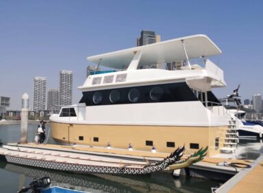50ft Classic Luxury Houseboat in Causeway Bay