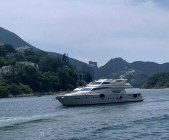 1998 Ferretti 80, an 80-ft Italian luxury yacht