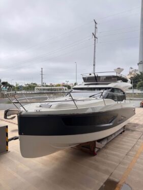 2025 39FT 全新波蘭飛橋遊艇 Parker Monaco 110 Flybridge